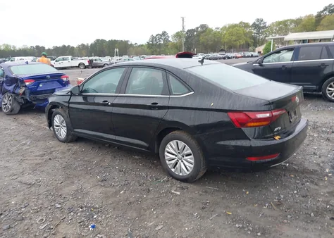 3VWCB7BU5KM131325
